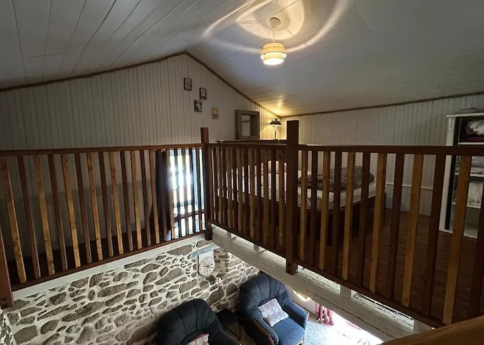 - 5 People La Chapelle-Bertrand